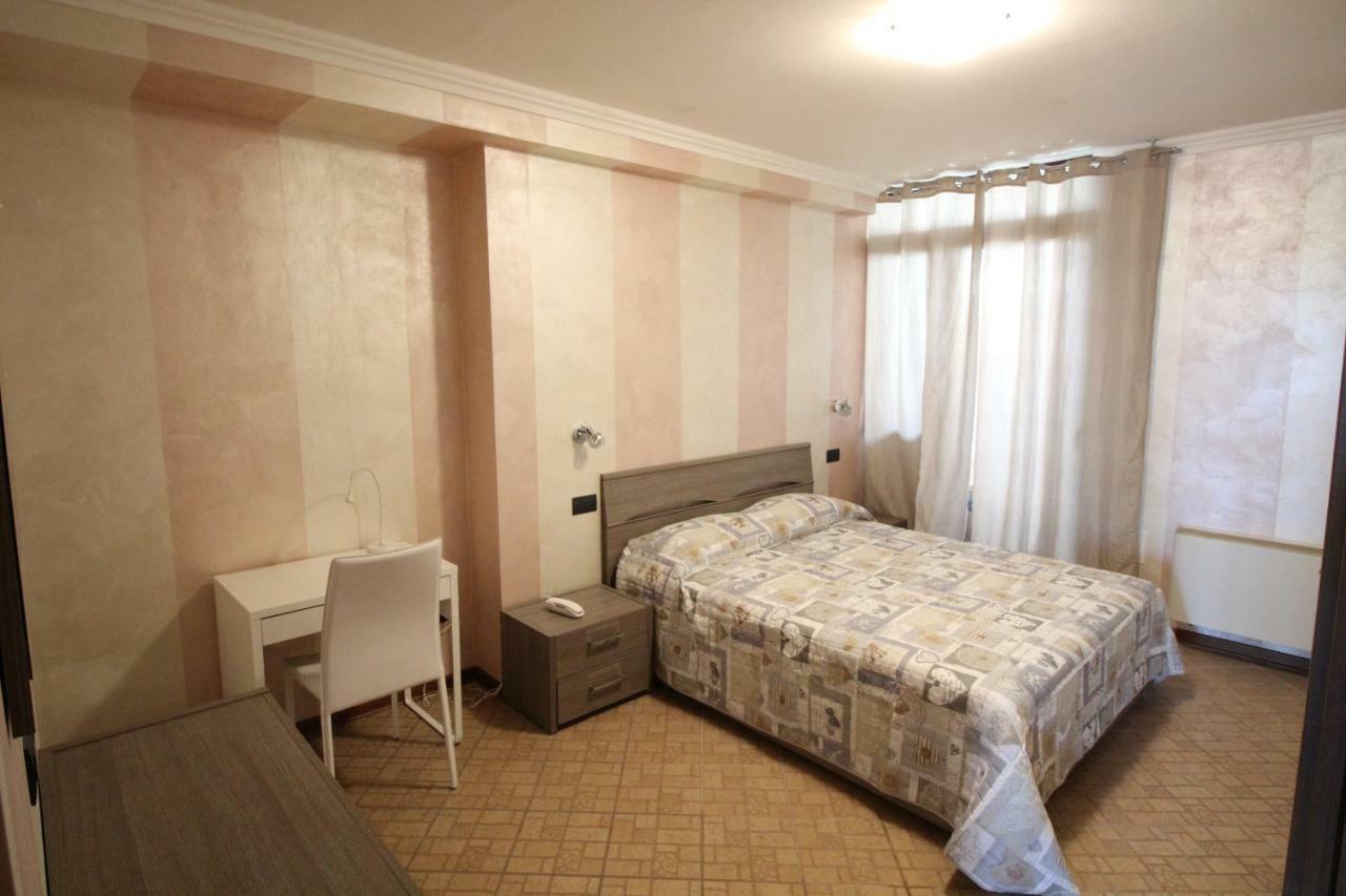 Del Prado Aparthotel Riva Ligure Buitenkant foto